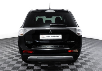 Подержанный автомобиль Mitsubishi Outlander 2014 года (6 фото)