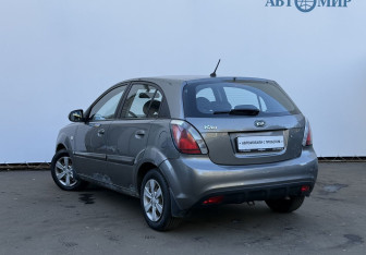 Подержанный автомобиль Kia Rio Hatchback 2011 года (7 фото)