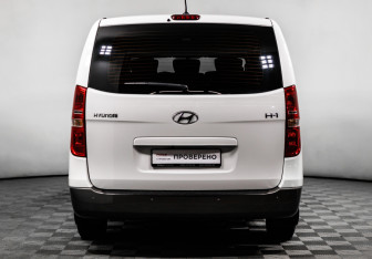 Подержанный автомобиль Hyundai H-1 2016 года (6 фото)