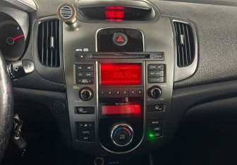 Подержанный автомобиль Kia Cerato Sedan 2013 года (14 фото)