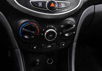 Подержанный автомобиль Hyundai Solaris Sedan 2011 года (16 фото)