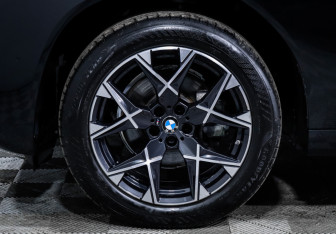 Подержанный автомобиль BMW X3 2025 года (15 фото)
