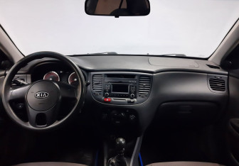 Подержанный автомобиль Kia Rio Sedan 2011 года (12 фото)