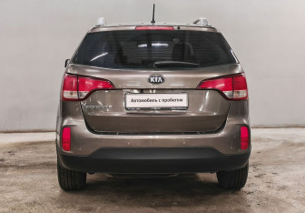 Подержанный автомобиль Kia Sorento 2014 года (6 фото)
