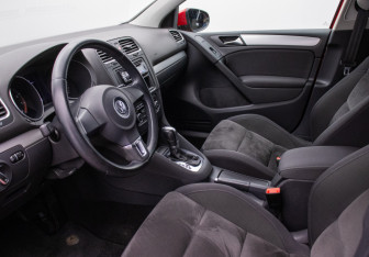 Подержанный автомобиль Volkswagen Golf Hatchback 2012 года (9 фото)