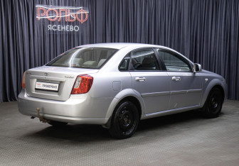 Подержанный автомобиль Daewoo Gentra Sedan 2013 года (5 фото)