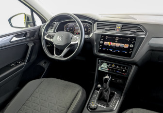 Подержанный автомобиль Volkswagen Tiguan 2021 года (30 фото)