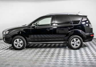 Подержанный автомобиль Mitsubishi Outlander 2010 года (8 фото)