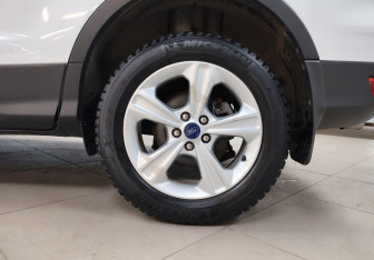 Подержанный автомобиль Ford Kuga 2013 года (9 фото)