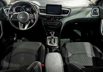 Подержанный автомобиль Kia Ceed Hatchback 2018 года (9 фото)