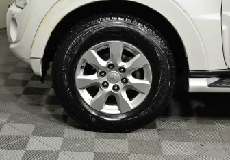 Подержанный автомобиль Mitsubishi Pajero 2014 года (7 фото)