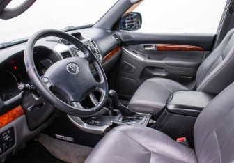 Подержанный автомобиль Toyota Land Cruiser Prado 2005 года (10 фото)