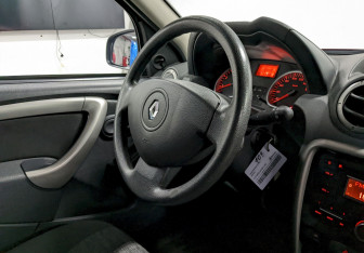 Подержанный автомобиль Renault Duster 2014 года (20 фото)