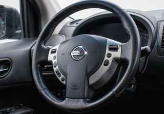Подержанный автомобиль Nissan X-Trail 2014 года (15 фото)