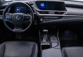 Подержанный автомобиль Lexus ES 2021 года (13 фото)