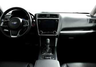 Подержанный автомобиль Subaru Legacy Sedan 2019 года (11 фото)