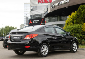Подержанный автомобиль Hyundai Solaris Sedan 2012 года (4 фото)