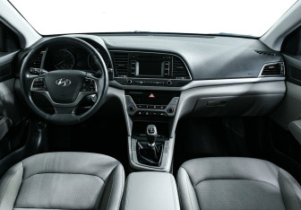 Подержанный автомобиль Hyundai Elantra Sedan 2018 года (10 фото)