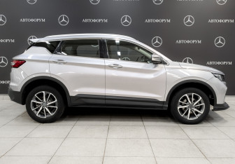 Подержанный автомобиль Geely Coolray 2022 года (4 фото)