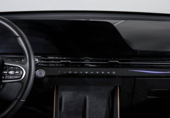 Подержанный автомобиль Omoda C5 2024 года (13 фото)