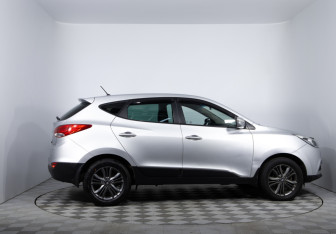 Подержанный автомобиль Hyundai ix35 2015 года (4 фото)