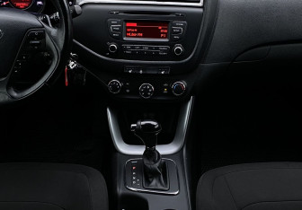 Подержанный автомобиль Kia Ceed Hatchback 2015 года (12 фото)