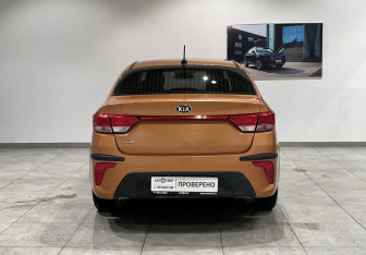 Подержанный автомобиль Kia Rio Sedan 2017 года (6 фото)
