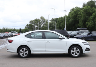 Подержанный автомобиль Skoda Octavia Liftback 2021 года (4 фото)