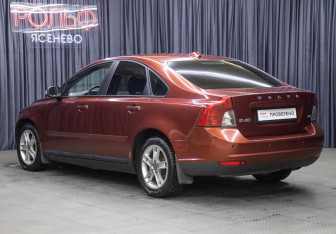 Подержанный автомобиль Volvo S40 2008 года (7 фото)