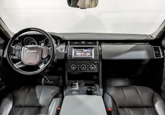Подержанный автомобиль Land Rover Discovery 2017 года (14 фото)