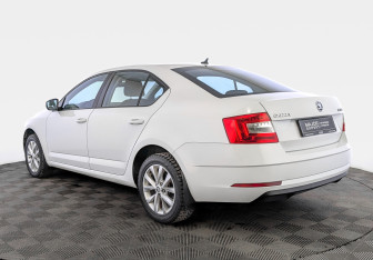 Подержанный автомобиль Skoda Octavia Liftback 2018 года (7 фото)