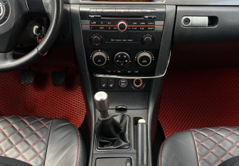 Подержанный автомобиль Mazda 3 Hatchback 2005 года (12 фото)