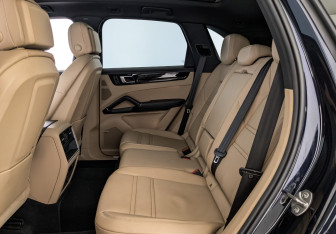 Подержанный автомобиль Porsche Cayenne 2018 года (18 фото)