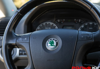 Подержанный автомобиль Skoda Octavia Liftback 2008 года (12 фото)