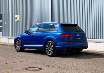 Подержанный автомобиль Audi Q7 2015 года (3 фото)