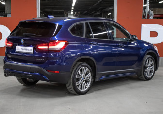 Подержанный автомобиль BMW X1 2020 года (5 фото)