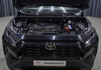 Подержанный автомобиль Toyota RAV4 2021 года (9 фото)