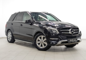Подержанный автомобиль Mercedes-Benz GLE 2016 года (3 фото)
