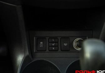 Подержанный автомобиль Toyota RAV4 2009 года (15 фото)