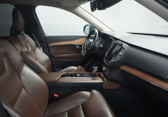 Подержанный автомобиль Volvo XC90 2018 года (13 фото)