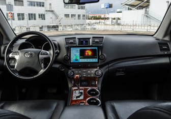 Подержанный автомобиль Toyota Highlander 2011 года (12 фото)