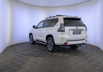 Подержанный автомобиль Toyota Land Cruiser Prado 2021 года (7 фото)