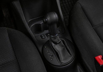 Подержанный автомобиль Skoda Fabia Hatchback 2011 года (13 фото)