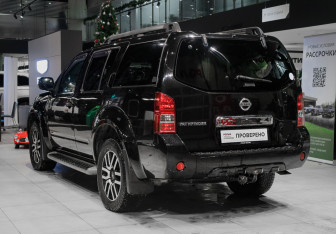 Подержанный автомобиль Nissan Pathfinder 2010 года (6 фото)