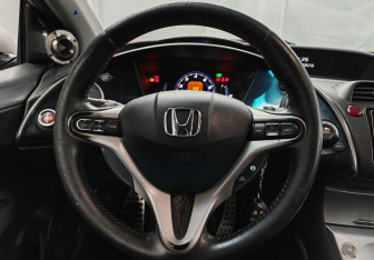 Подержанный автомобиль Honda Civic Hatchback 2008 года (12 фото)