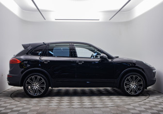 Подержанный автомобиль Porsche Cayenne 2015 года (4 фото)