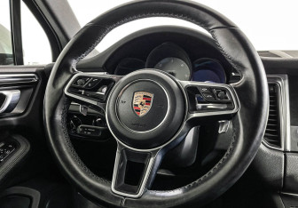 Подержанный автомобиль Porsche Macan 2016 года (14 фото)