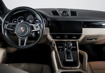 Подержанный автомобиль Porsche Cayenne 2021 года (12 фото)