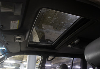 Подержанный автомобиль Toyota Land Cruiser Suv 2002 года (18 фото)