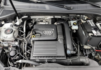 Подержанный автомобиль Audi Q3 2023 года (9 фото)